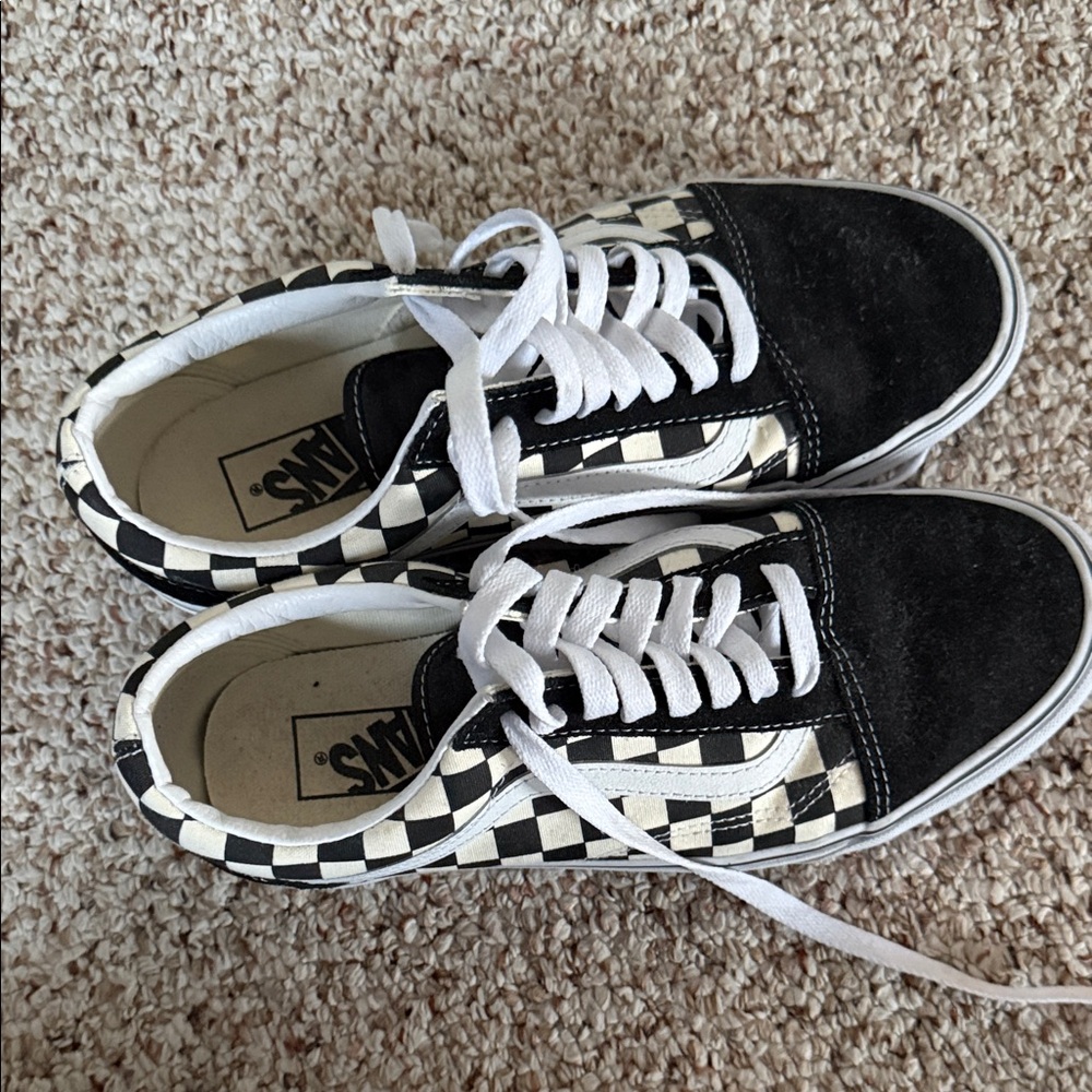Vans men's size 8 checkered sneakers 
Excellent condition